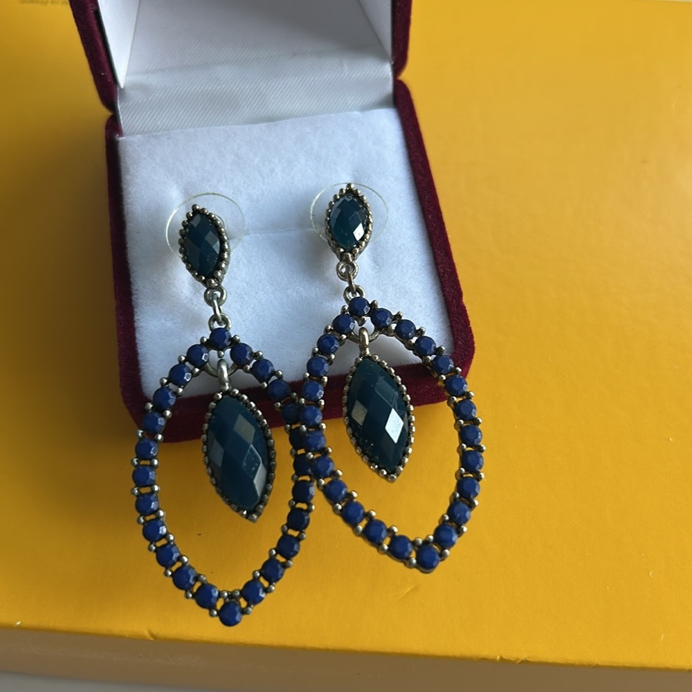 Earrings - Picture 2 of 4